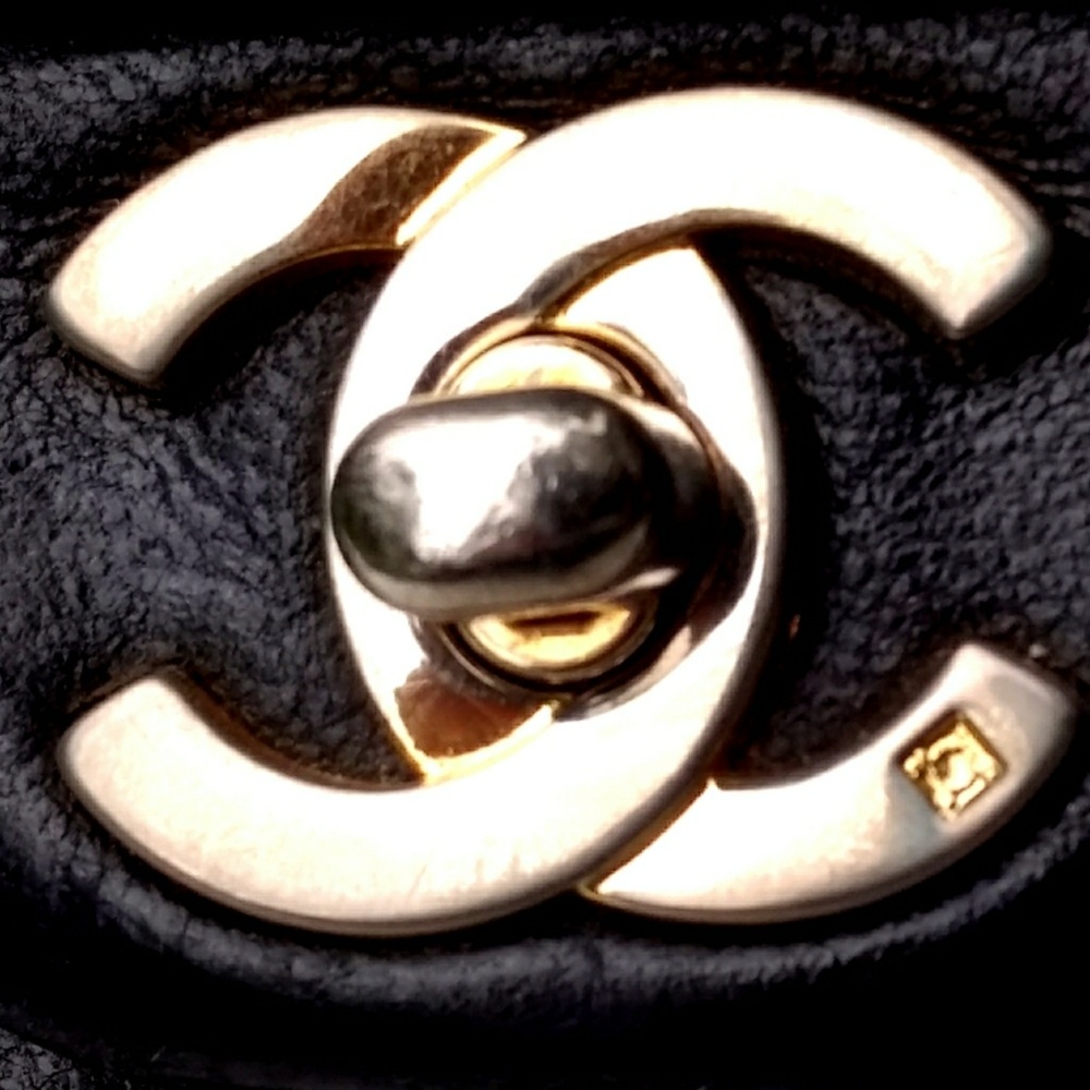 Vintage Designer Chanel Quilted Hidden Pocket Bag - Picture 4 of 8